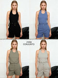 top sin mangas de cuello halter y shorts de talle alto con cinturón